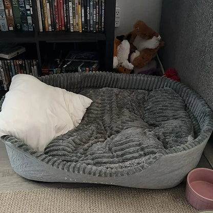 canape pour chien en velours dans salon