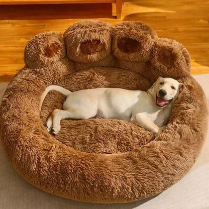 chien allonger dans lit pour chien forme de la patte
