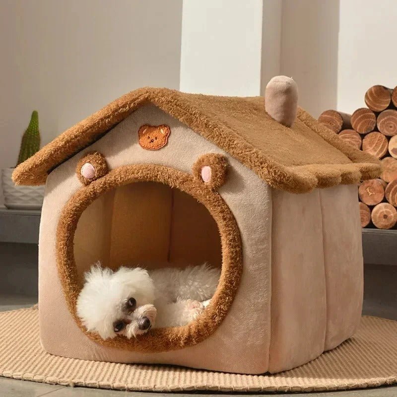 chien allonger dans niche pour chien oreille ours  marron clair