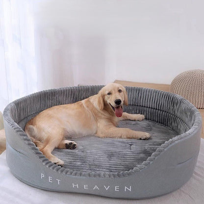 chien allonger dans panier chien forme ovale gris salon