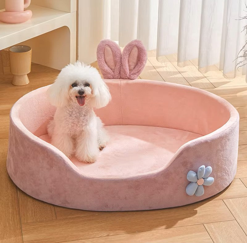 chien content dans panier pour chien oreille lapin