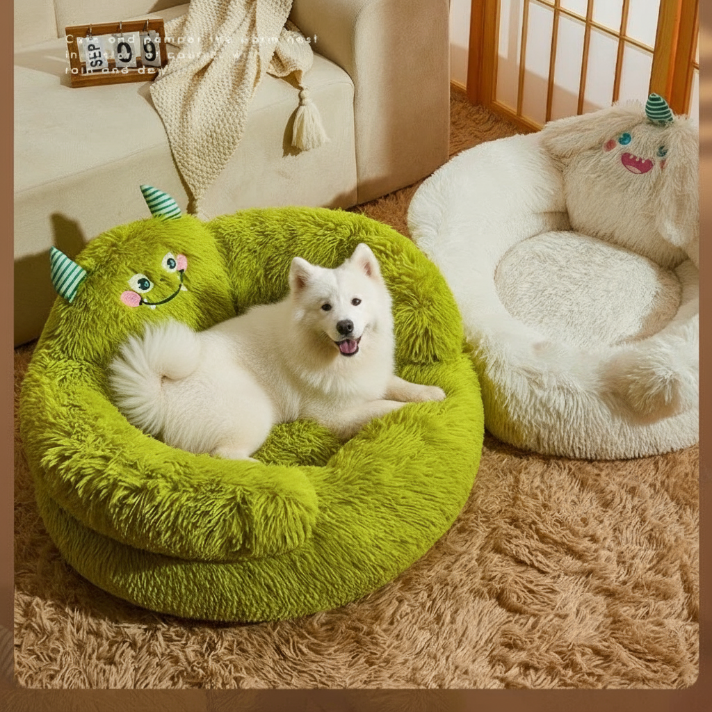 chien dans coussin pour chien de monstre vert peluche