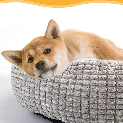 chien_dans_dort_coussin_chien_grotte gris 