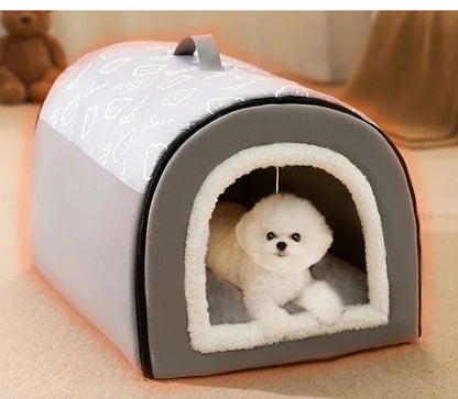 chien dans niche pour chien nous regarde