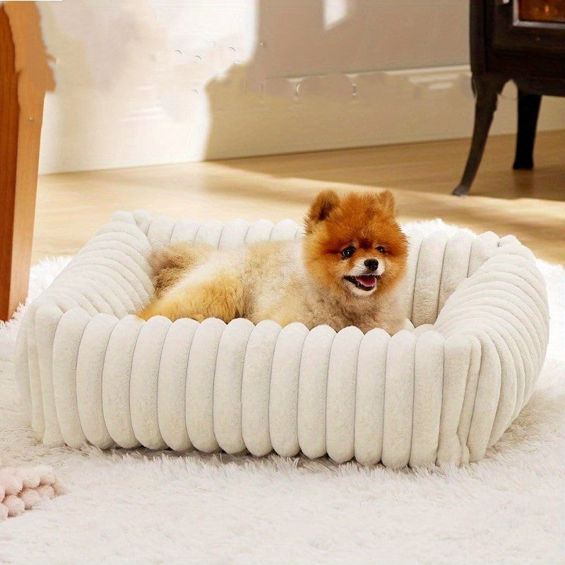 chien_detendu_dans_coussin_pour chien_doux_blanc