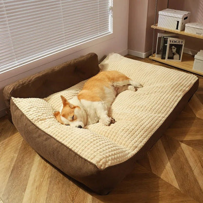 chien dort confortablement dans canape pour chien
