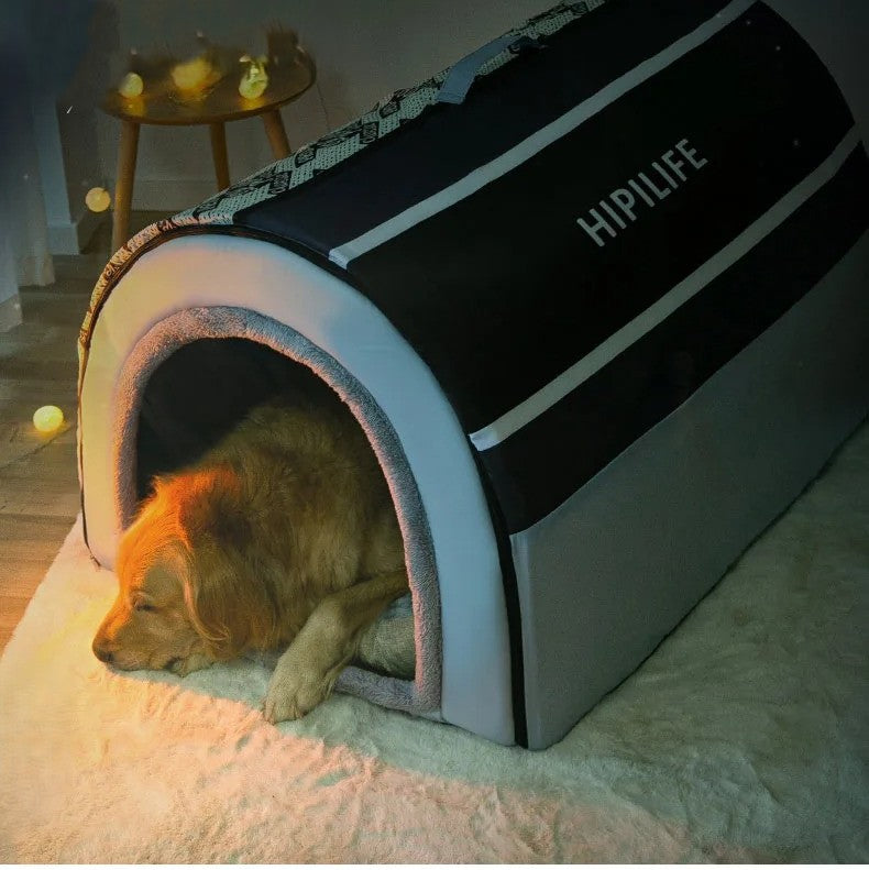 chien dort dans la niche du chien la nuit