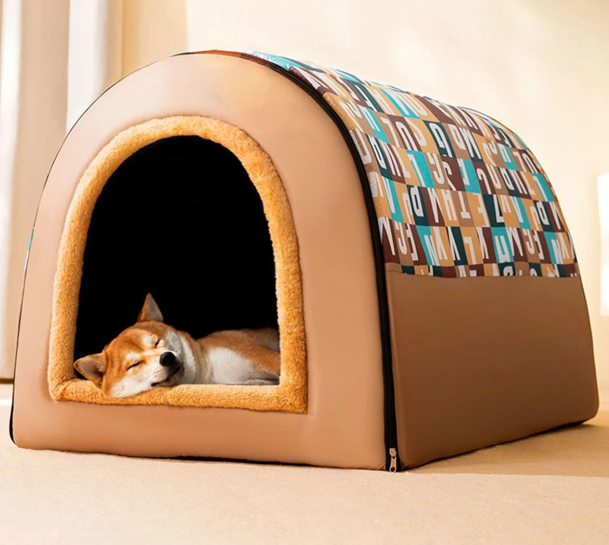 chien dort dans niche du chien en couleur marron