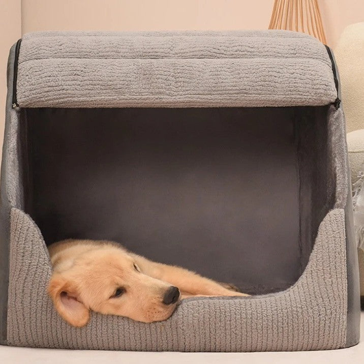chien fait la sieste dans niche pour chien gris