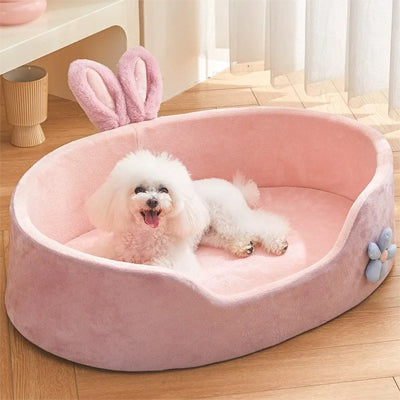 chien heureux dans panier pour chien oreille lapin