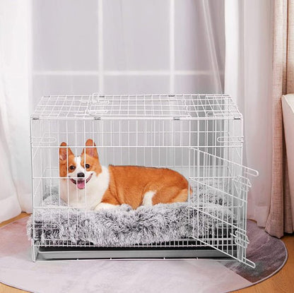 chien se repose sur tapis pour chien dans la cage