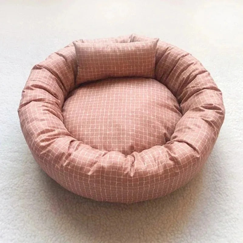 coussin chien carreaux avec petit coussin rose