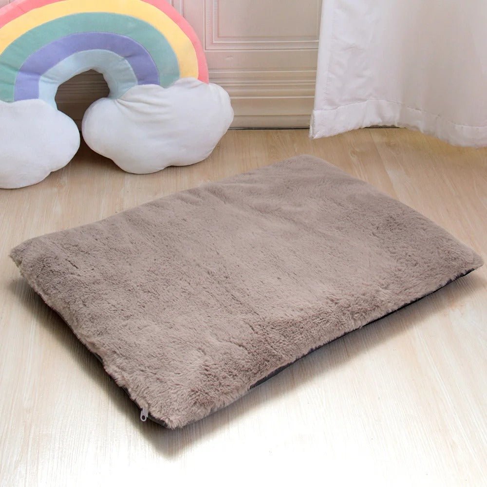 coussin chien en peluche marron clair