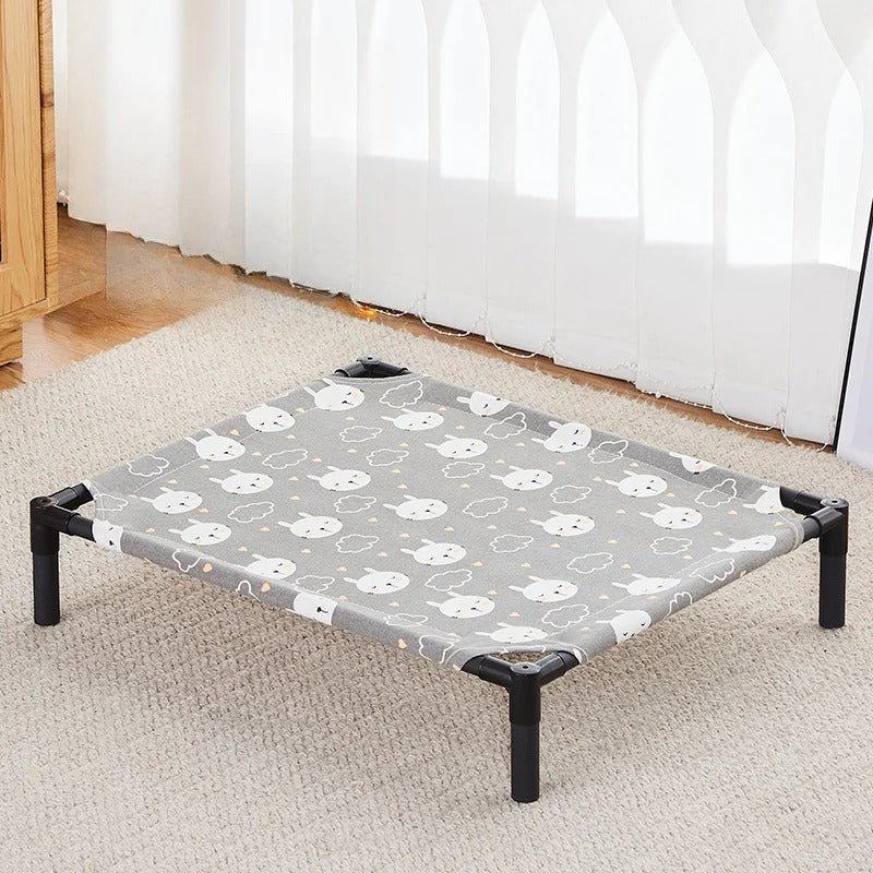 lit sureleve chien amotif blanc