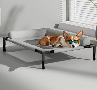 lit sureleve pour chien gris