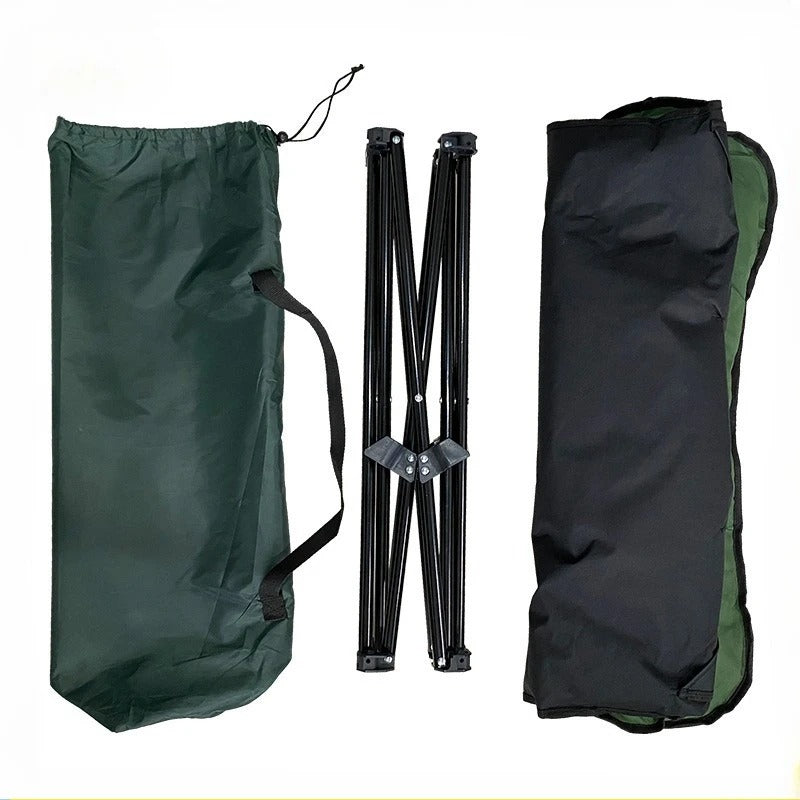 materiel de lit  de camp chien dans sac