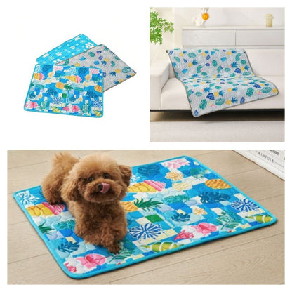 petit toutou sur couverture rafraichissante chien avec motif