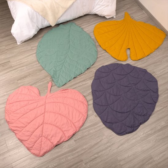 quatre couleurs tapis pour chien forme de feuille
