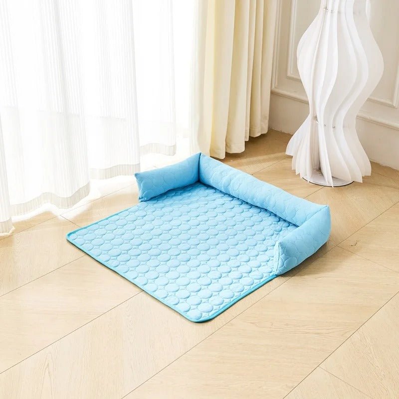 tapis rafraichissant chien étaler dans salon