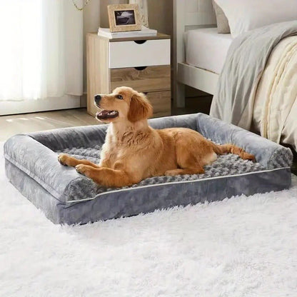 toutou allonger dans canape  chien xxl dans la chambre