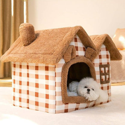 toutou allonger dans niche pour chien en peluche