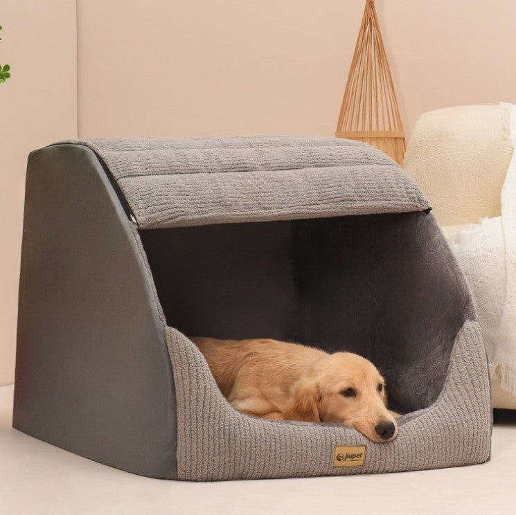 toutou allonger dans niche pour chien xxl