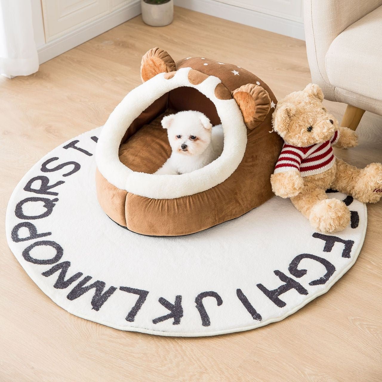toutou allonger dans panier igloo pour chien marron 