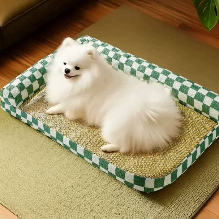 toutou allonger sur son tapis rafraichissant pour chien