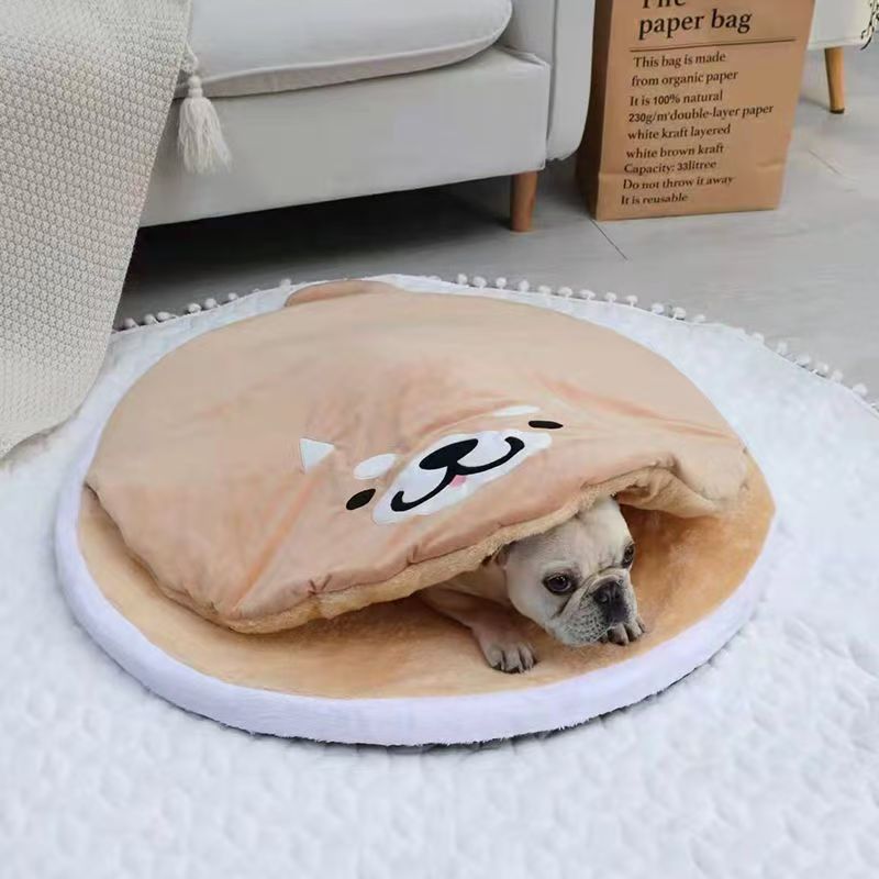 toutou caché dans couchages chiens en peluche 