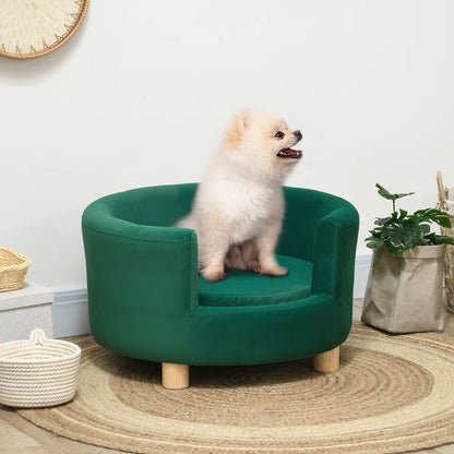toutou content dans son canape luxe pour chien doux