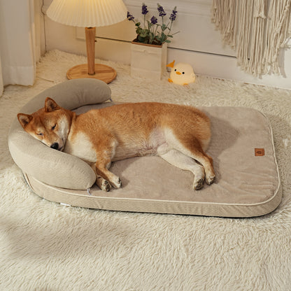 toutou détendu dans coussin pour chien avec appui tête