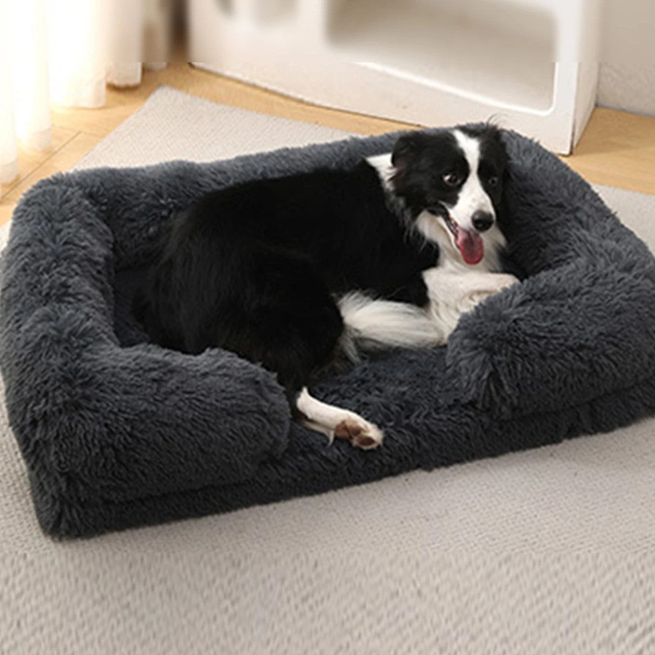 toutou dans canapé pour chien en peluche carre
