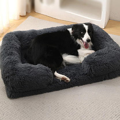 toutou dans canapé pour chien en peluche carre