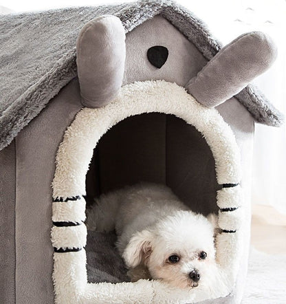 toutou dans niche chien intérieure moelleuse