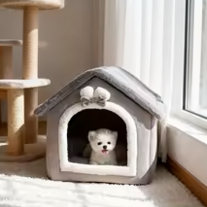 toutou dans niche intérieure petit chien dans la chambre