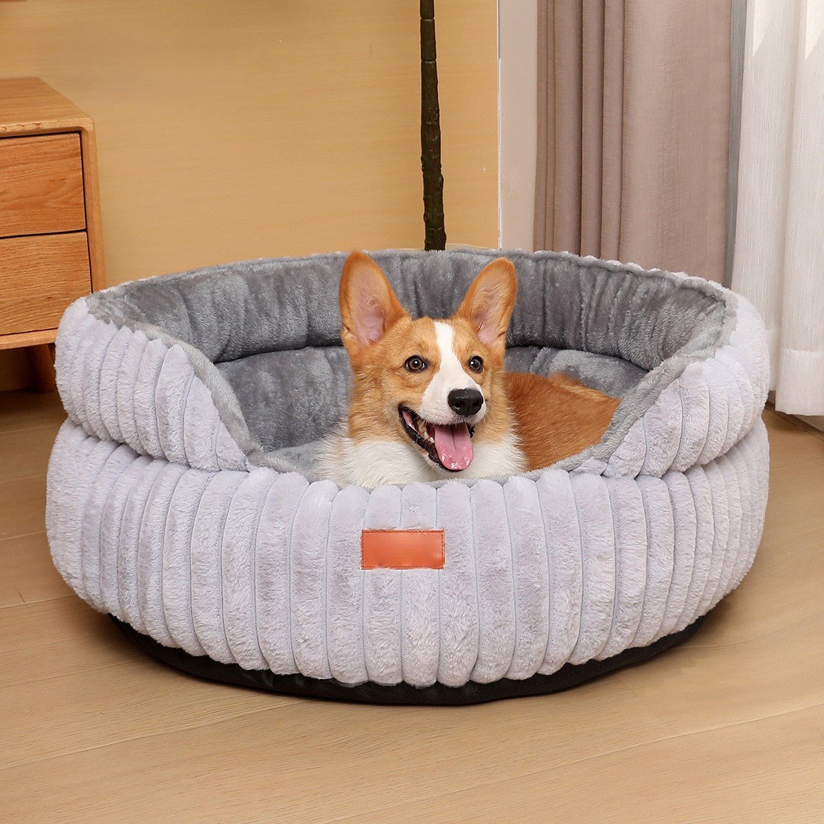 toutou dans panier chien  orthopédique  rond en peluche gris