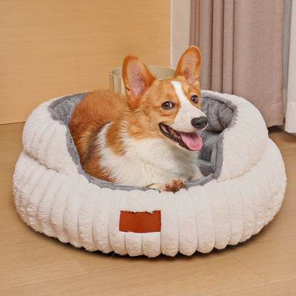 toutou dans panier chien  orthopédique  avec rebord surélevé