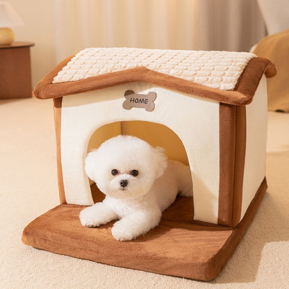 toutou dans petit niche chien doux