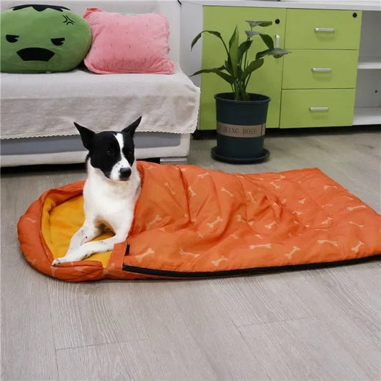 toutou dans sac de couchage pour chien a motif ose