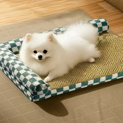 toutou dans son tapis rafraichissant en rotin
