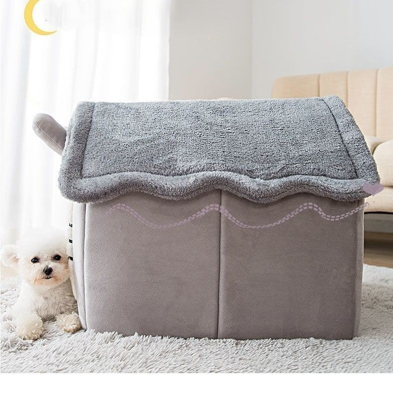 toutou devant niche chien intérieure démontable