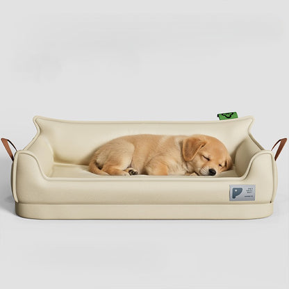 toutou dort dans la banquette pour chien avec poigner