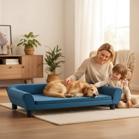 toutou en famille dans canape pour chien grand taille