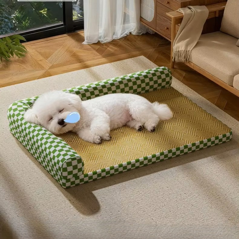 toutou ronfle dans son tapis rafraichissant pour chien