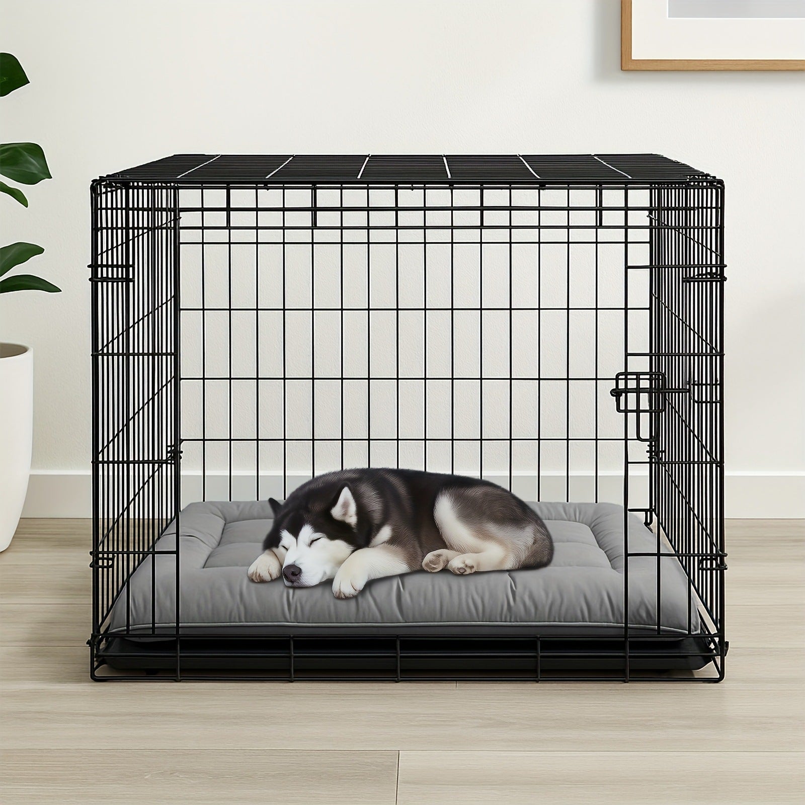 toutou sur matelas rafraichissant pour chien dans une cage